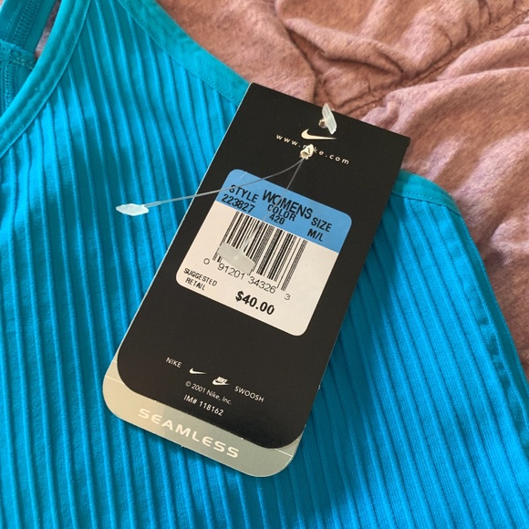 Nike seamless dri fit workout tank. NWT retail 40 - Picture 2 of 4
